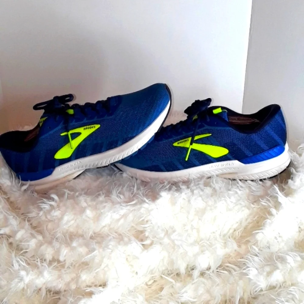 Brooks Ravenna 10 Althetic Shoes with Energize Support. US Size: 8.5